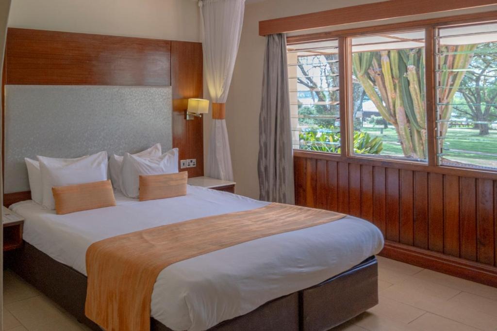 هتل مولتا لیک نایواشا